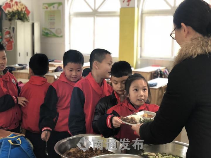 3月28日南通热点：奥迪车撞上女保洁司机夫妇挥拳打人曾因宠物狗发生过矛盾